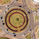 Clignotant dans un rond-point