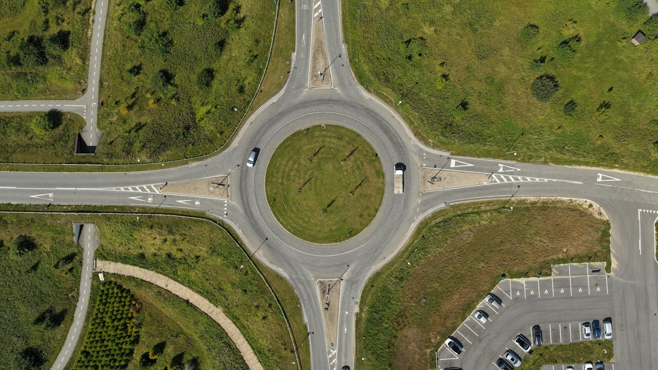 Clignotant dans un rond-point