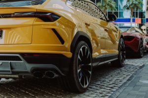 Peugeot 208 jaune