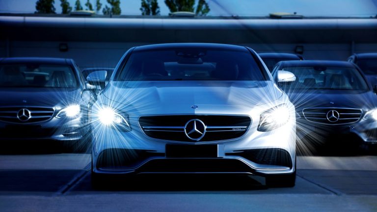 Voiture en M